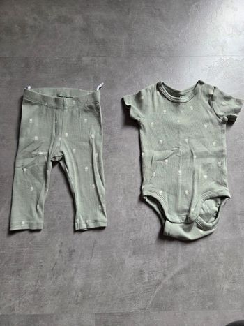 Ensemble bodie MC + legging côtelé h&m 2-4mois