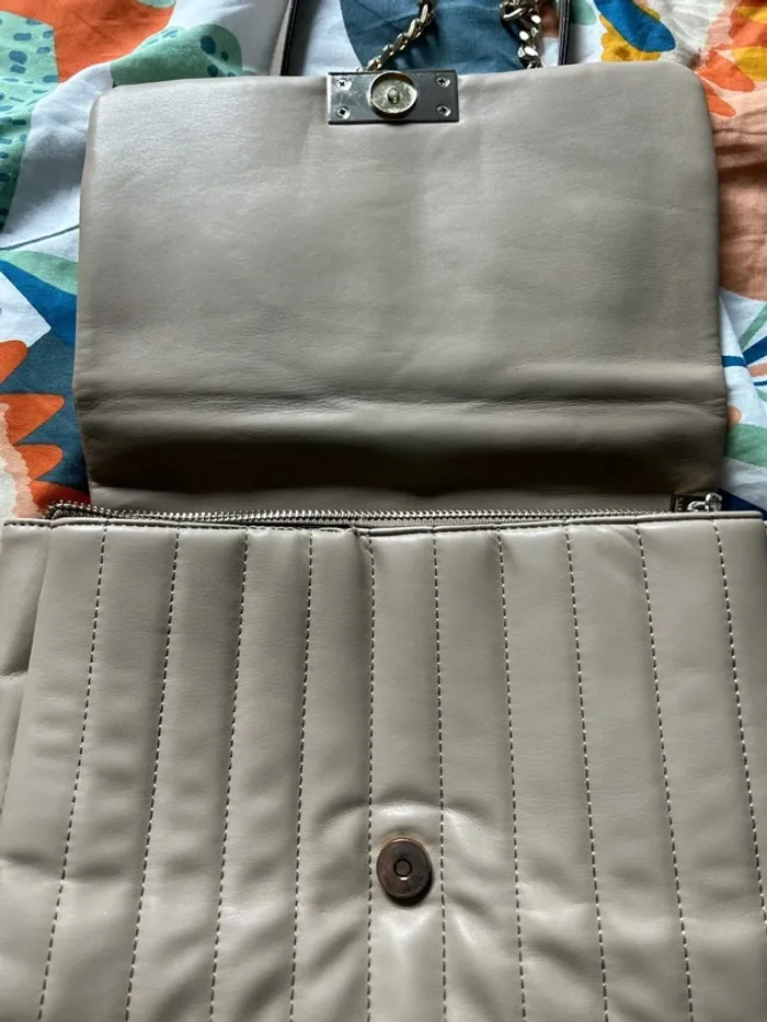 Sac en similicuir Parfois avec anses en chaînes dorées - photo numéro 5
