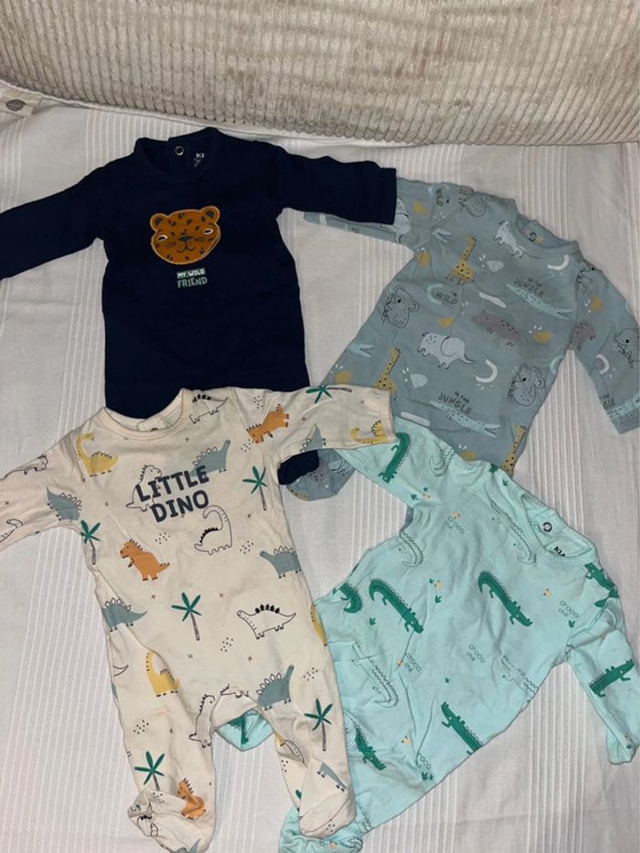 Lot 4 pyjamas
