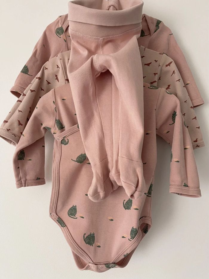 Lot de 3 bodies Trixie manches longues couleur vieux rose + petit pantalon avec pieds assorti H&M - photo numéro 2