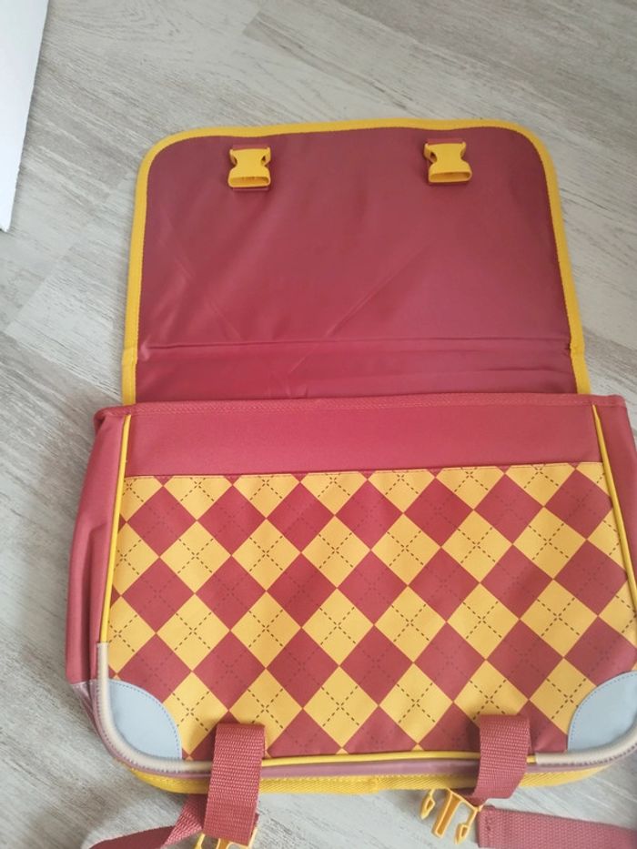 Cartable Harry Potter Gryffondor -Neuf avec étiquette - photo numéro 5