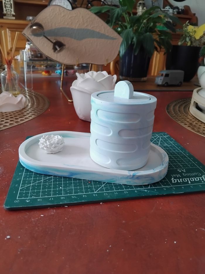 Vide poche avec petit pot avec couvercle en plâtre - photo numéro 2