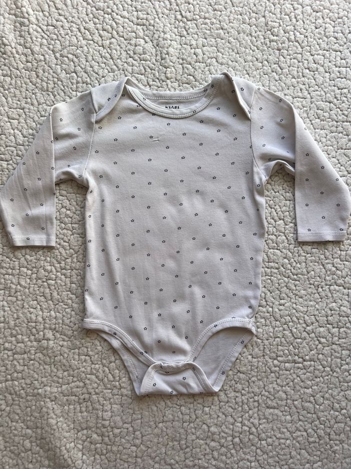 Lot de 2 bodies blancs taille 18 mois Kiabi - photo numéro 2