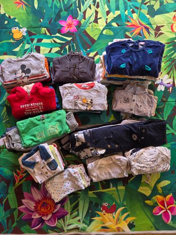 Lot revendeur  103 vêtements garçon 6 mois