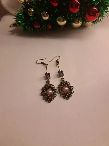 Boucles d'oreilles pendante bronze violet rose