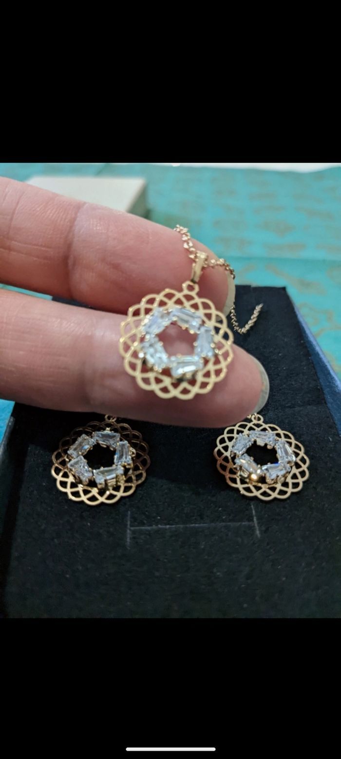 Magnifique parure Gioyes plaqué or 24 carats sertis de zirconiums. - photo numéro 5