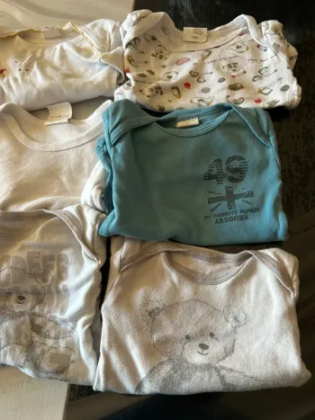 Bodies garçon taille 12 mois