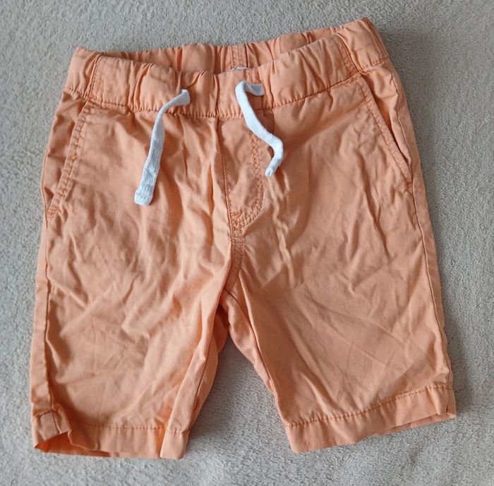Short orange corail H&M 3ans