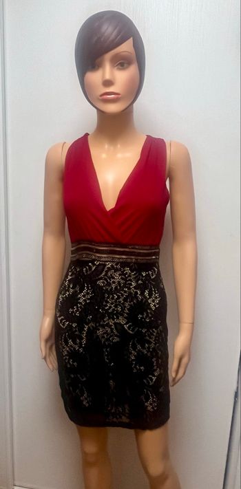 Robe décolletée dentelle 