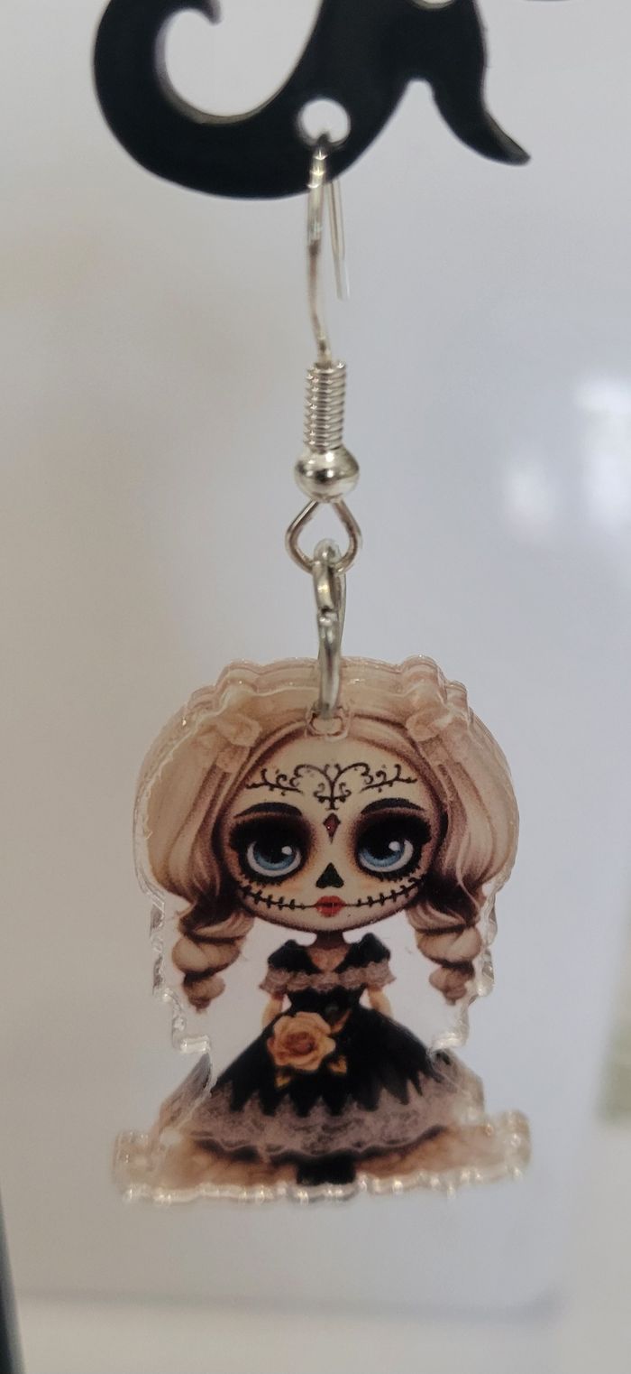 BOUCLES D'OREILLES POUPEE SANTA MUERTE HALLOWEEN ! NEUVE ! MODELE 3 - photo numéro 2