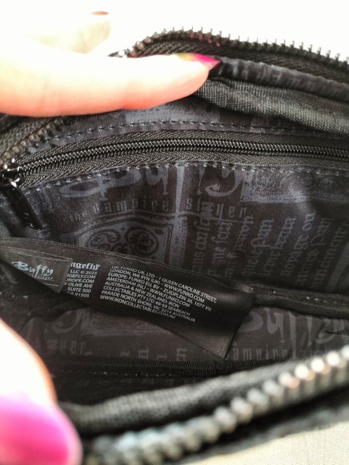 🖤 Sling bag Buffy contre les vampires - Loungefly - Neuf 🖤 - photo numéro 4