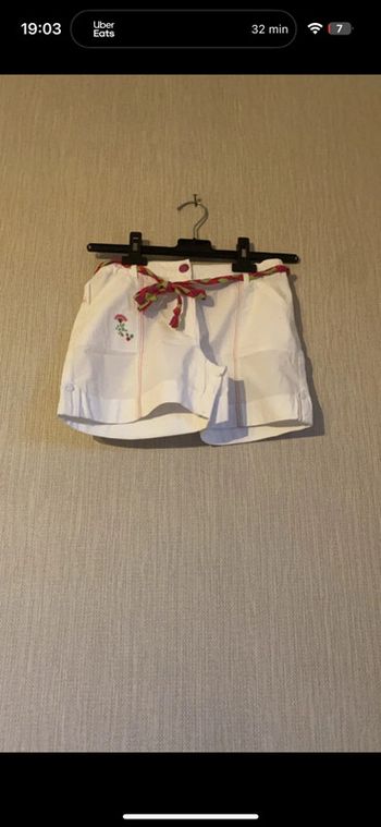Short sergent major blanc avec ceinture et motif rose et vert 14 ans