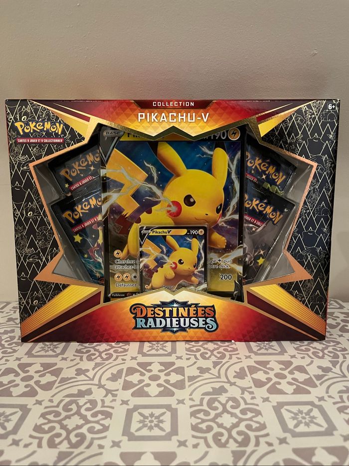 Cofrret Pokémon Pikachu Destinées Radieuses
