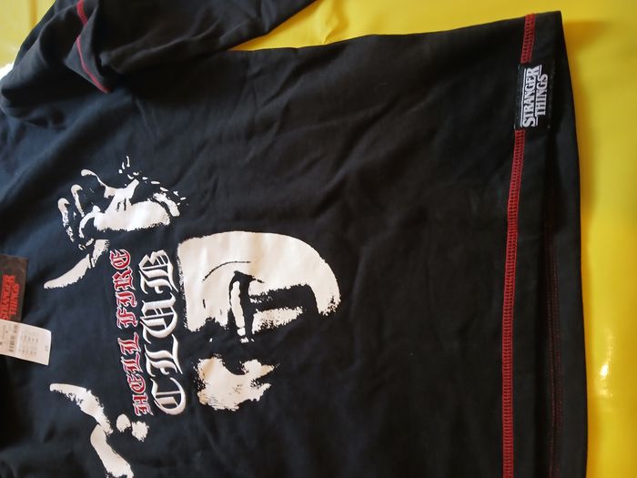 sweat haut a capuche stranger things  M - photo numéro 5