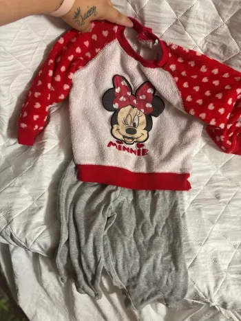 Pyjama taille 24mois marque Disney baby