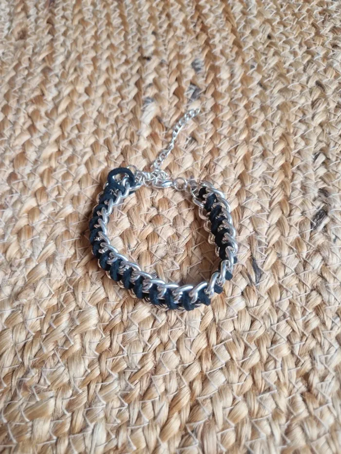 Jolie bracelet noir et argenté réglable