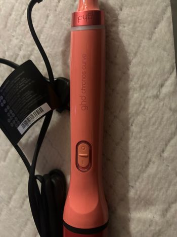 NOUVEAU BOUCLEUR GHD CHRONOS CURVE MAX WAND (38MM) ROSE GOURMAND - POUR DES ONDULATIONS SOUPLES