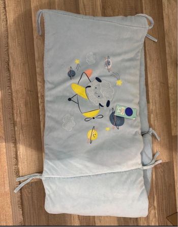 Tour de lit bleu ciel