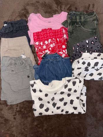 Lot de 9 vêtements fille taille 2 ans / 24 mois