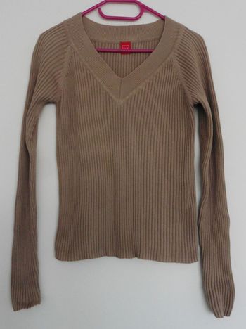 Pull beige cotele. Col en v. Tex. Coton. Taille 36