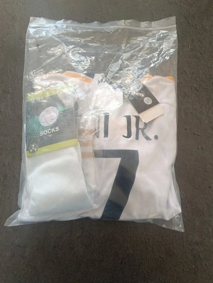 Tenue football real Madrid Vini Jr blanc t.20 - photo numéro 5