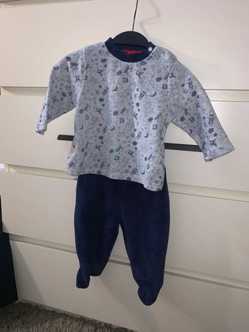 Pyjama 2 pièces (taille 6 mois)