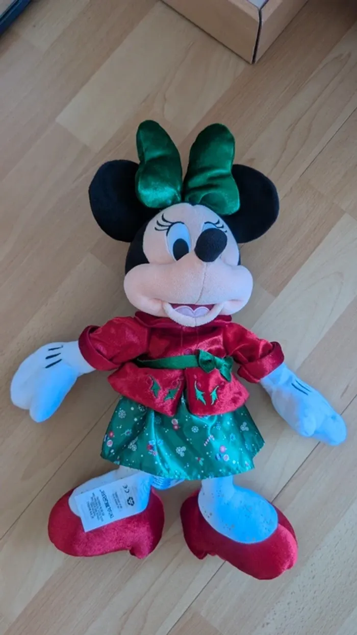 Peluche Minnie millésime 2019 disney - photo numéro 2