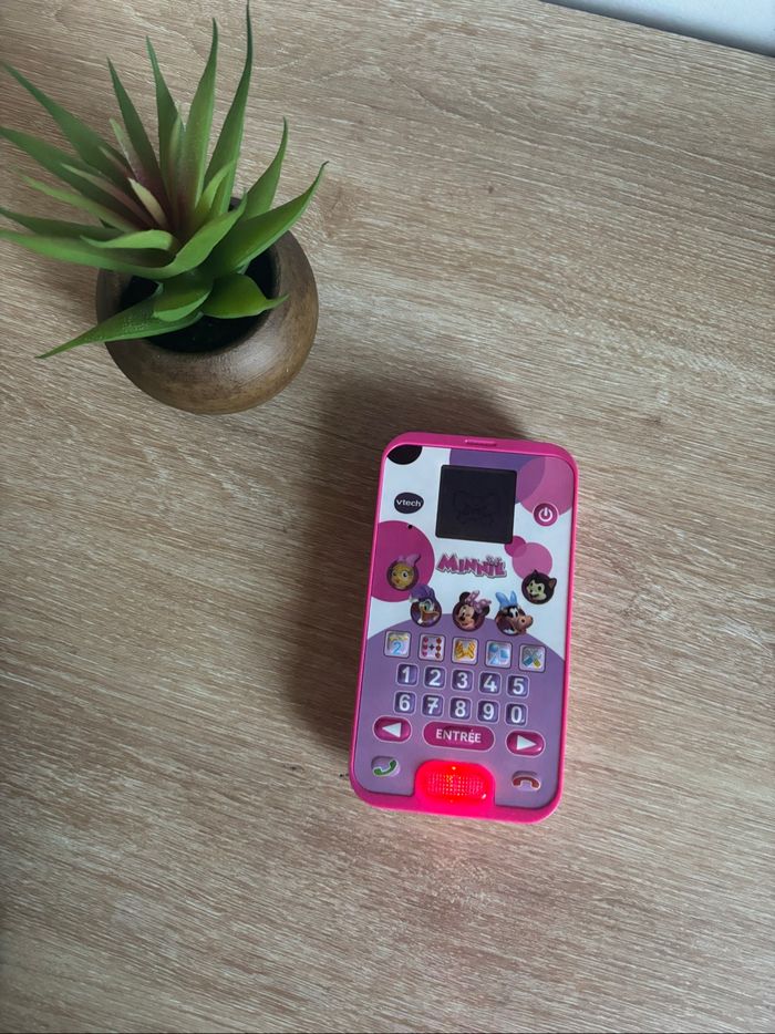 Téléphone Minnie smartphone interactif vtech