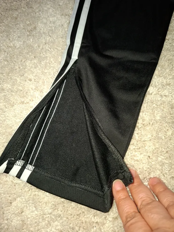 Pantalon de jogging Adidas Mixte neuf 8 ans - photo numéro 4