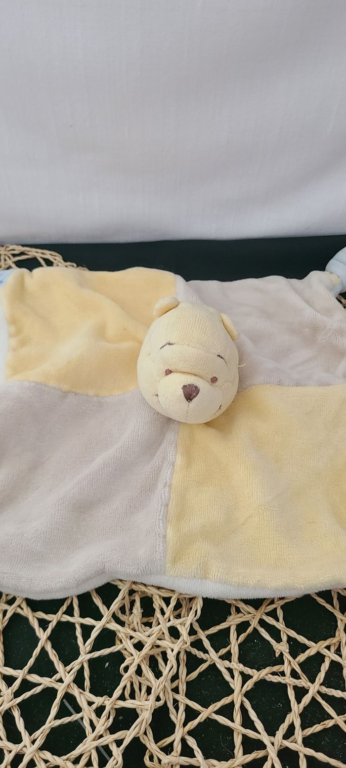 DISNEY DOUDOU WINNIE L'OURSON PLAT GRIS JAUNE