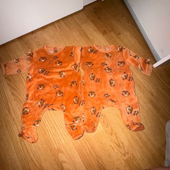 Lot de deux pyjamas tigre
