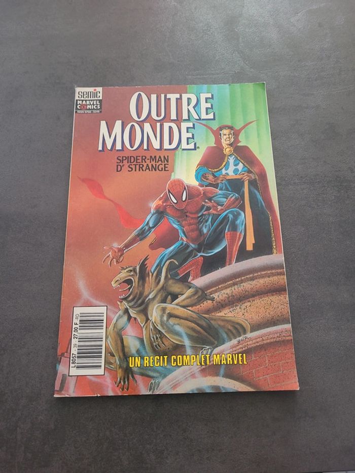 Comics outre monde spiderman marvel