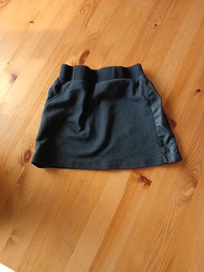 Jupe noire courte 4 ans