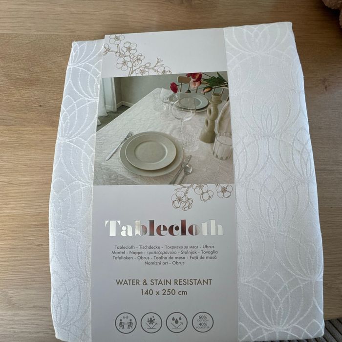 Nappe Action neuve avec étiquette