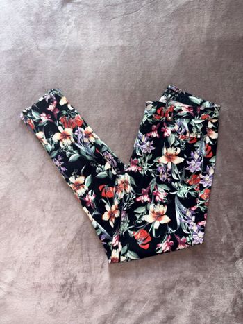 Jean fleuri femme taille S Lina en très bon état.