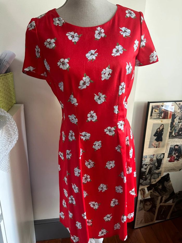 🌸Robe Caroll rouge à fleurs blanches – Taille 40 – Neuve avec étiquette 🌸