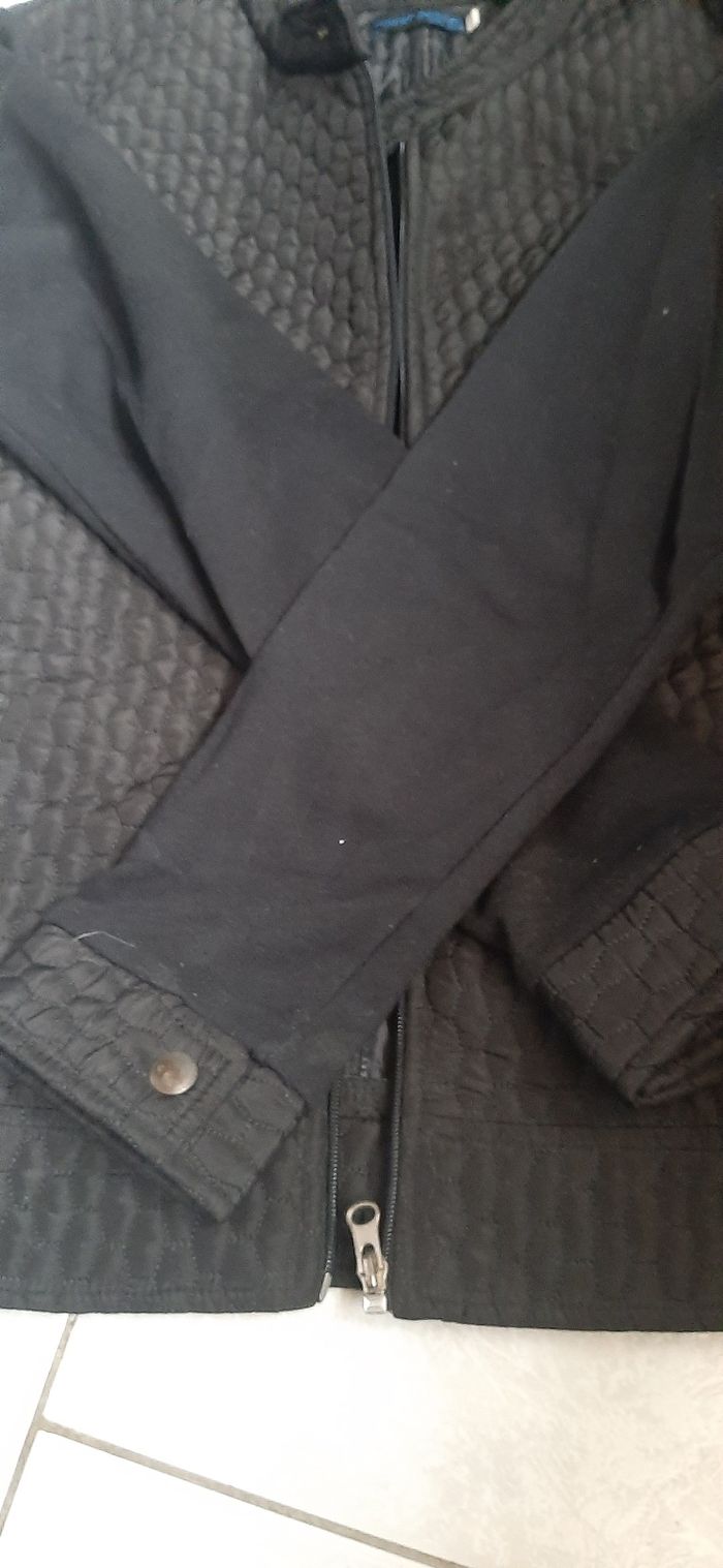 Blouson noir enfant neuf jamais porte - photo numéro 2