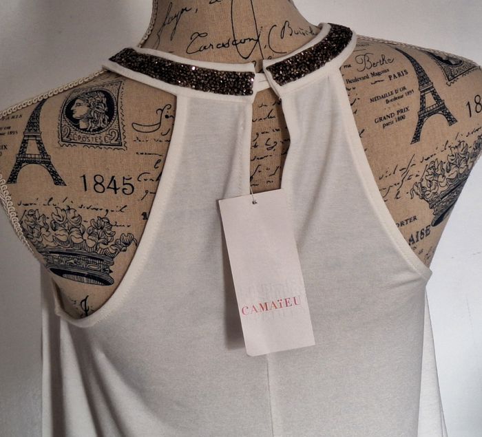 Top blanc à épaules dénudées et col en strass - photo numéro 4