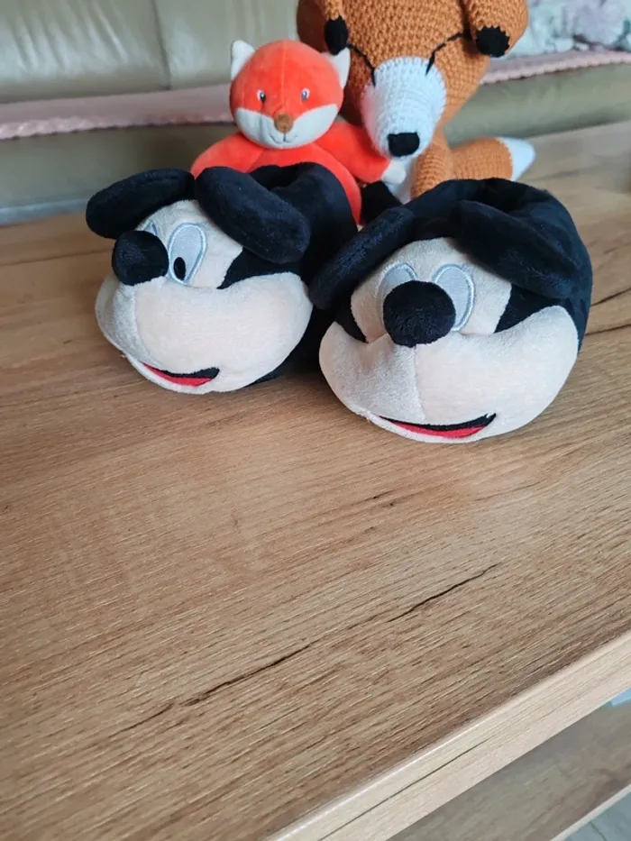 Chaussons chauds neufs garçon Mickey jamais portés 24-26 Disney = semelle 15,5cm à 16cm - photo numéro 5