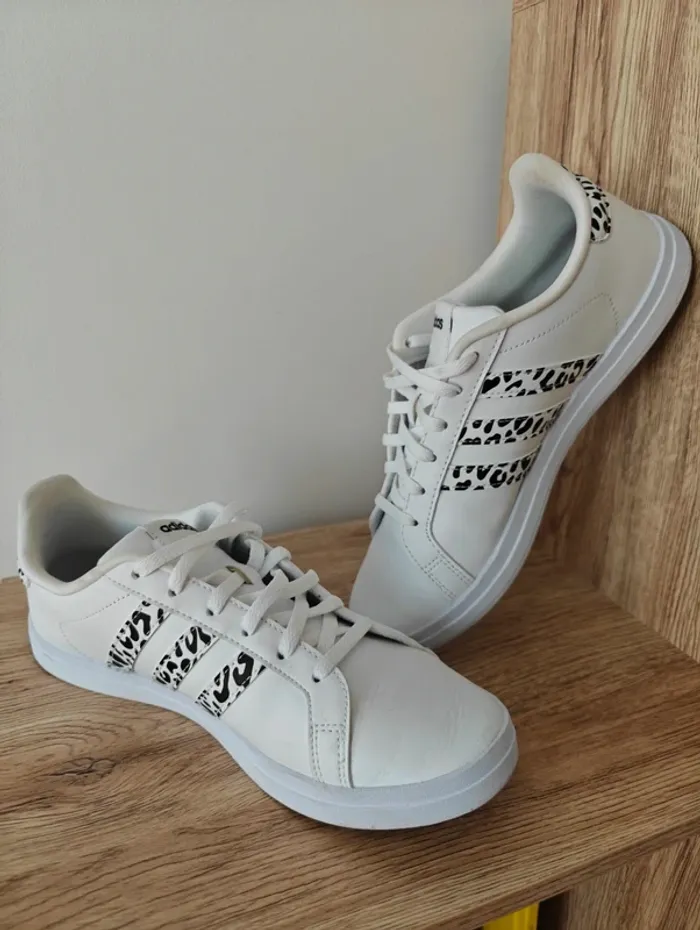 Chaussures Femme Adidas Courtpoint X - pointure 39.5 - photo numéro 2