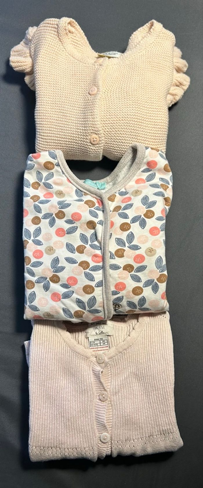 Lot de 3 gilets hiver bébé fille 24 mois TBE - photo numéro 2