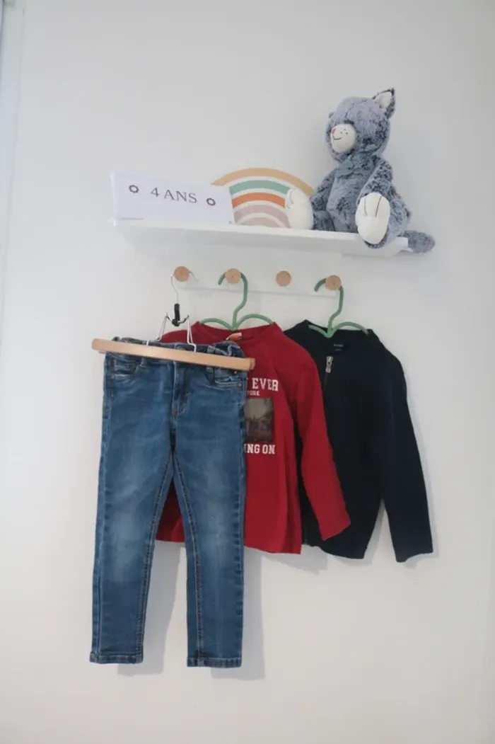 Ensemble automne/hiver haut/pantalon Tape à l'oeil et gilet Kiabi 4 ans