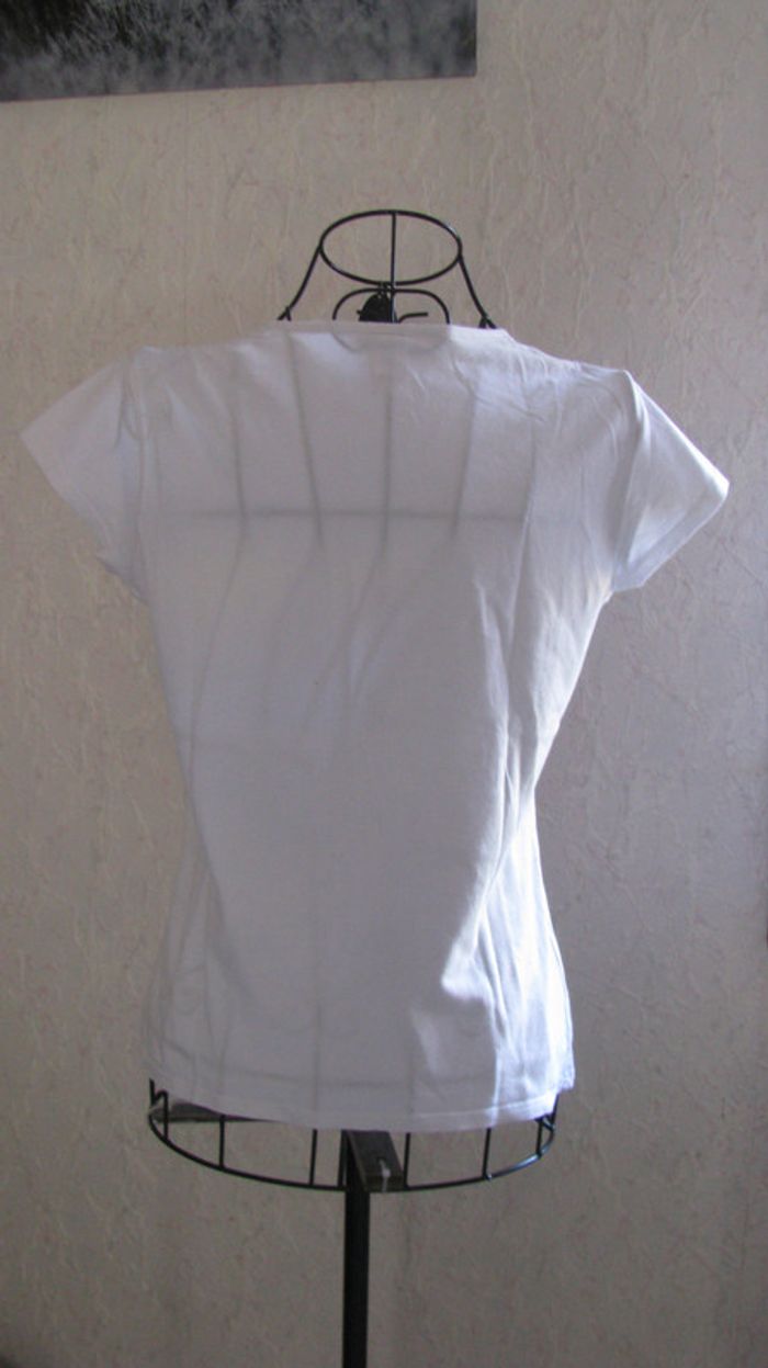 tee shirt blanc et rose - photo numéro 3