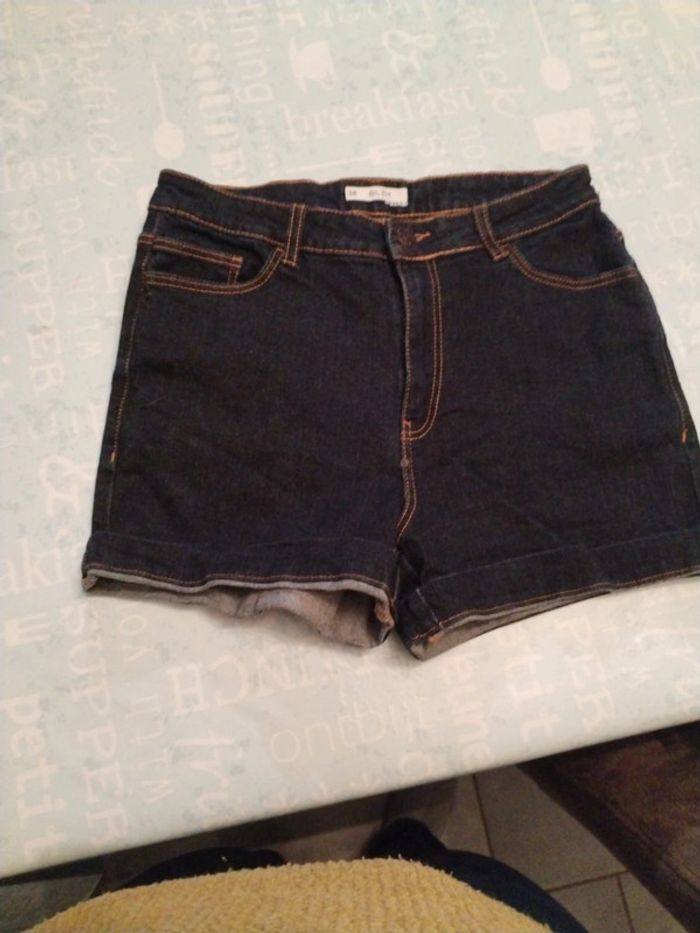 Short jean taille 38