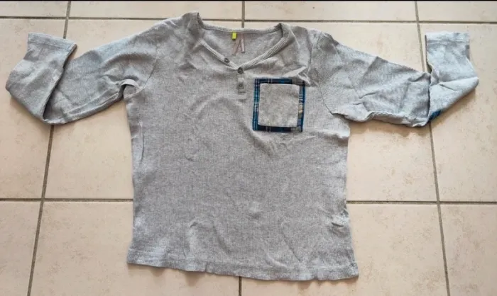 Lot 1 chemise et 7 Tee-shirts manches longues 8 ans - photo numéro 2