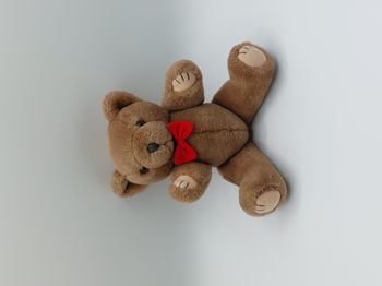 Ancienne Peluche doudou ours marron articulé noeud rouge 25 cm yeux durs vintage