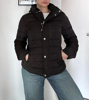 Doudoune Tommy Hilfiger femme – Taille M | Très bon état | Coupe moderne | Marque emblématique