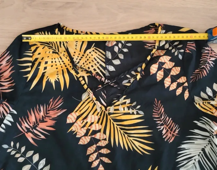 Robe courte noire motifs feuilles jaune et rose corail Taille 40 - photo numéro 8