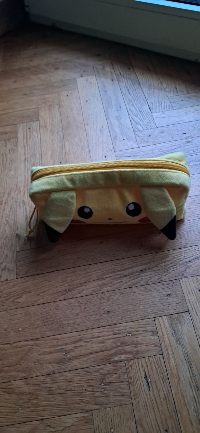 Trousse picatchu en très bon état - photo numéro 2