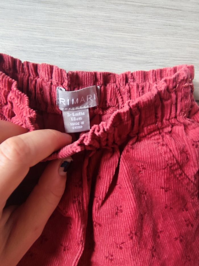 Pantalon 3-6 mois Primark rouge bordeaux très bon état - photo numéro 2